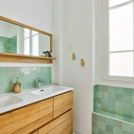 Bright In The Heart Of Le Marais * Parigi